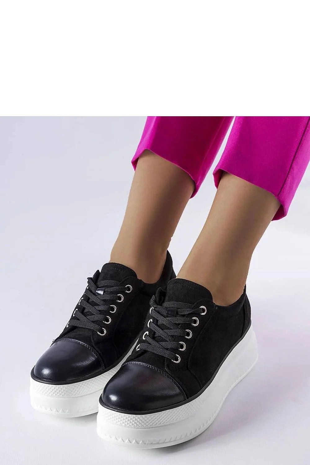 Baskets Solea femmes design moderne tendance confort cuir éco noir semelle blanche sport-chic occasion quotidienne