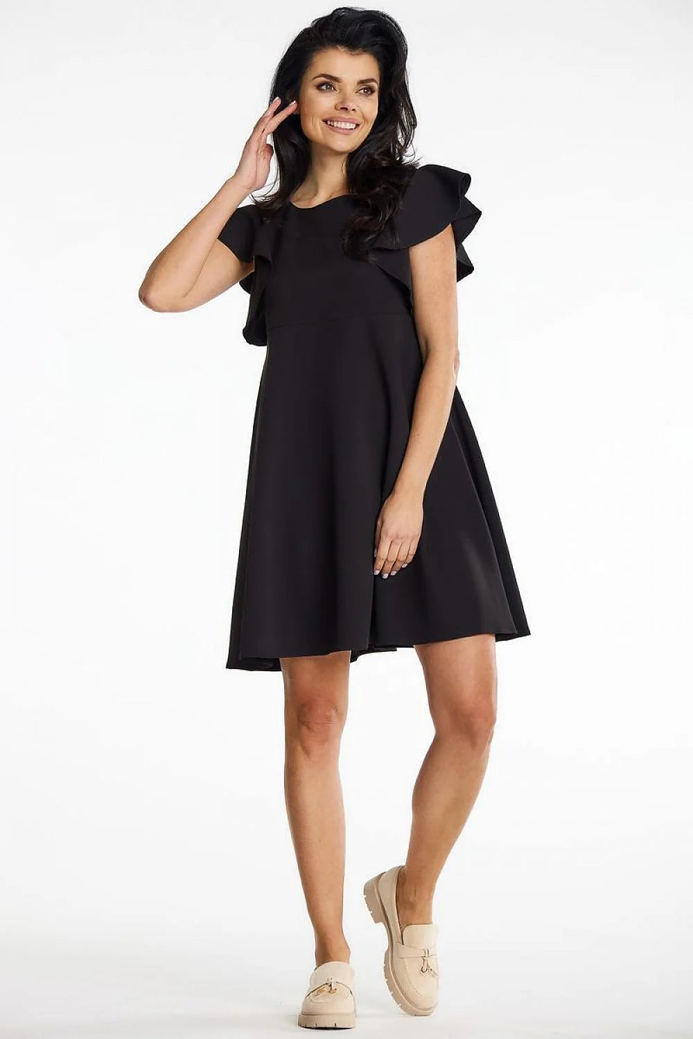 robe cocktail mini trapèze noire élégante féminine encolure ronde manches volantées courtes polyester élasthanne taille marquée ourlet net