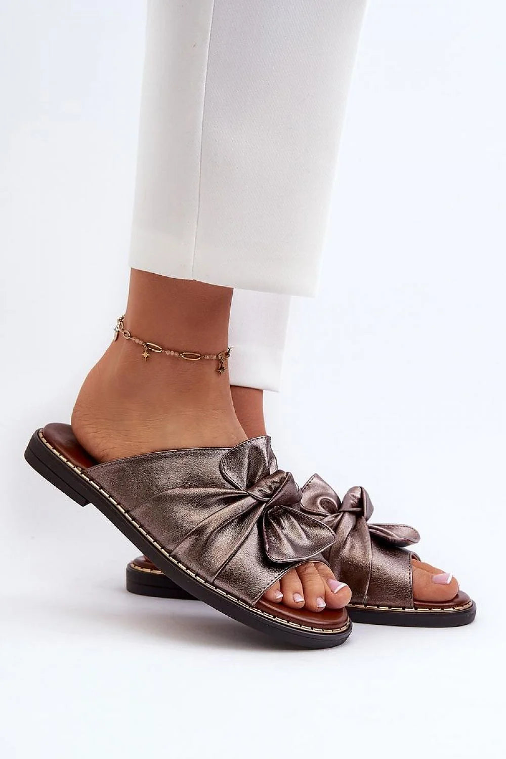 Sandales ouvertes femmes style chic et décontracté cuir artificiel métallique bronze talon plat confortable