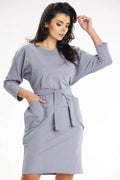 Robe femme minimalist light gray long sleeves fitted waist pockets belt cotton elastane versatile casual elegant