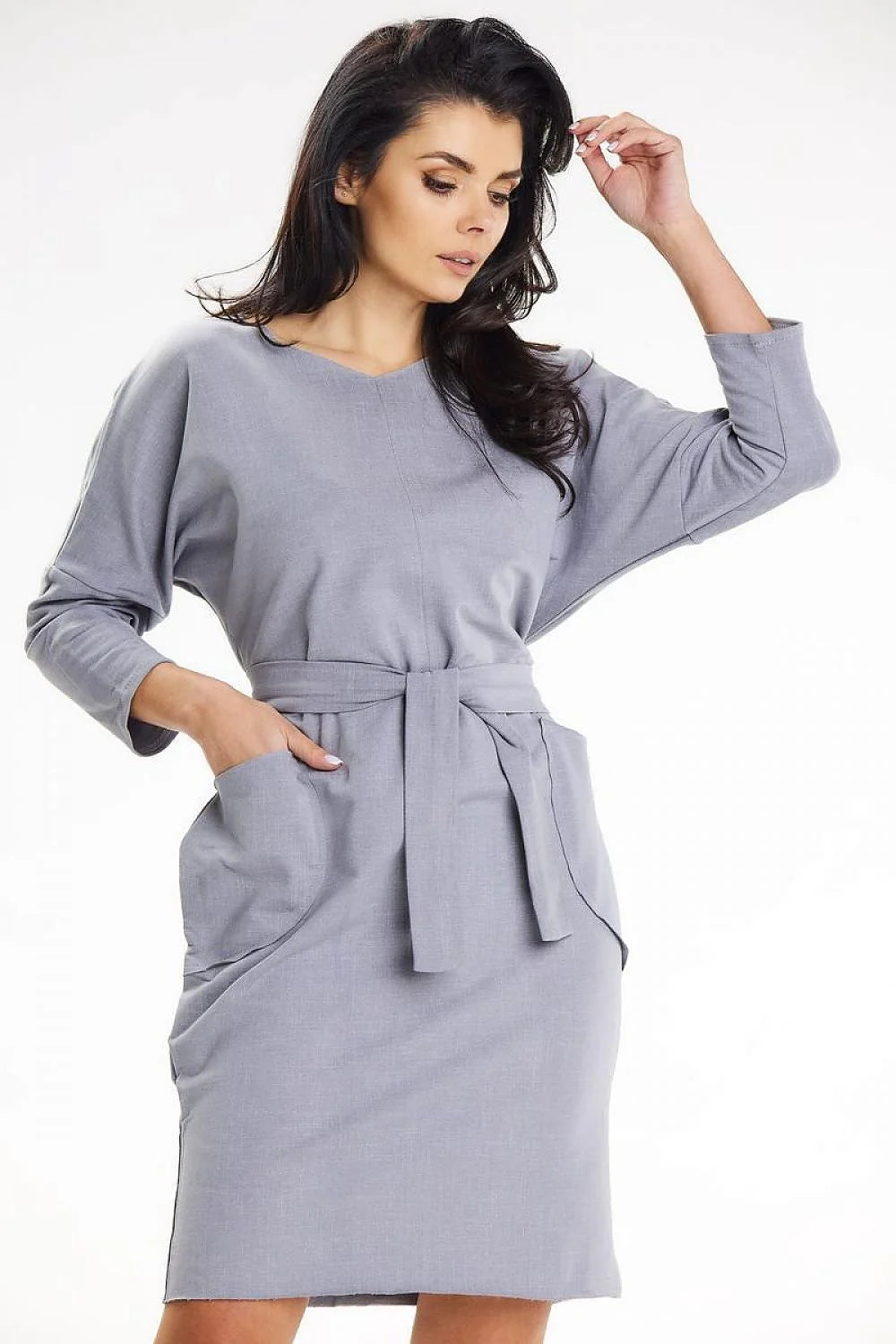Robe femme minimalist light gray long sleeves fitted waist pockets belt cotton elastane versatile casual elegant