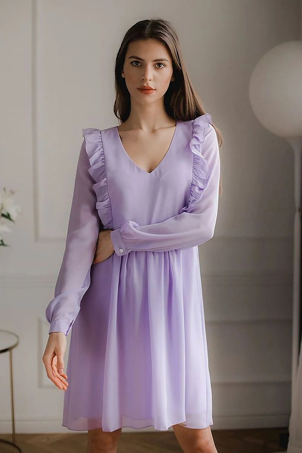 robe cocktail mousseline blanche manches longues volants coupe midi ajustable ceinture intégrée col V décolleté romantique fluide doublure opacité élégante
