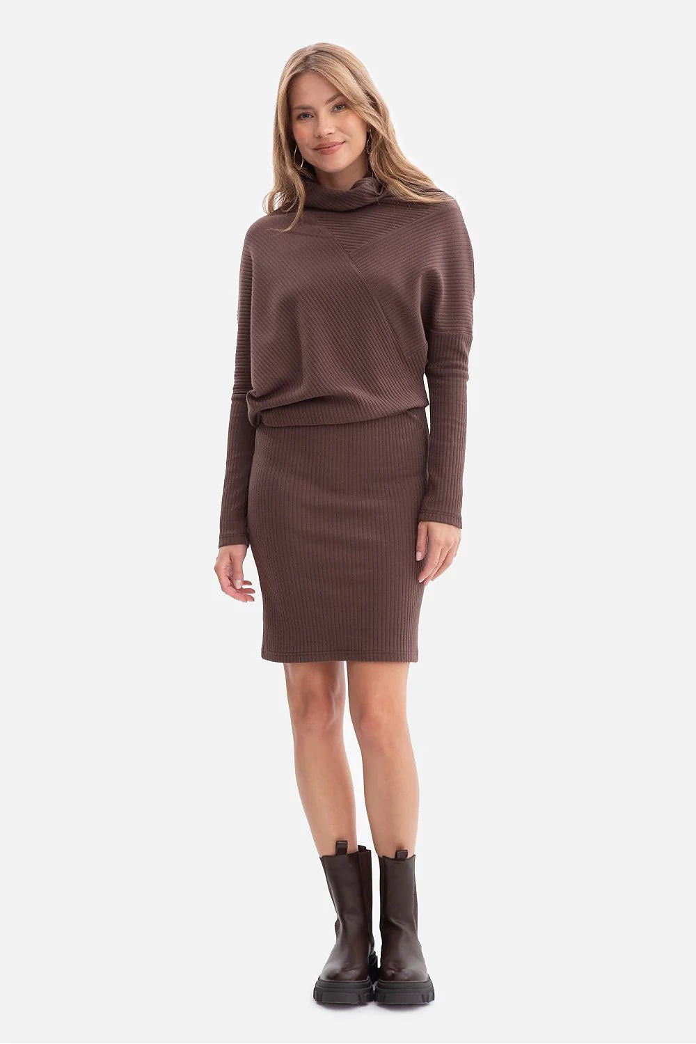 robe côtelée maille chocolat col cheminée drapé manches chauve souris fuselées haut ample blousant taille haute jupe crayon ajustée genou