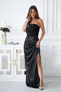 robe longue noire satin brillant bustier bandeau drapé rosette poitrine cintrée fourreau fente haute latérale asymétrique soirée gala mariage