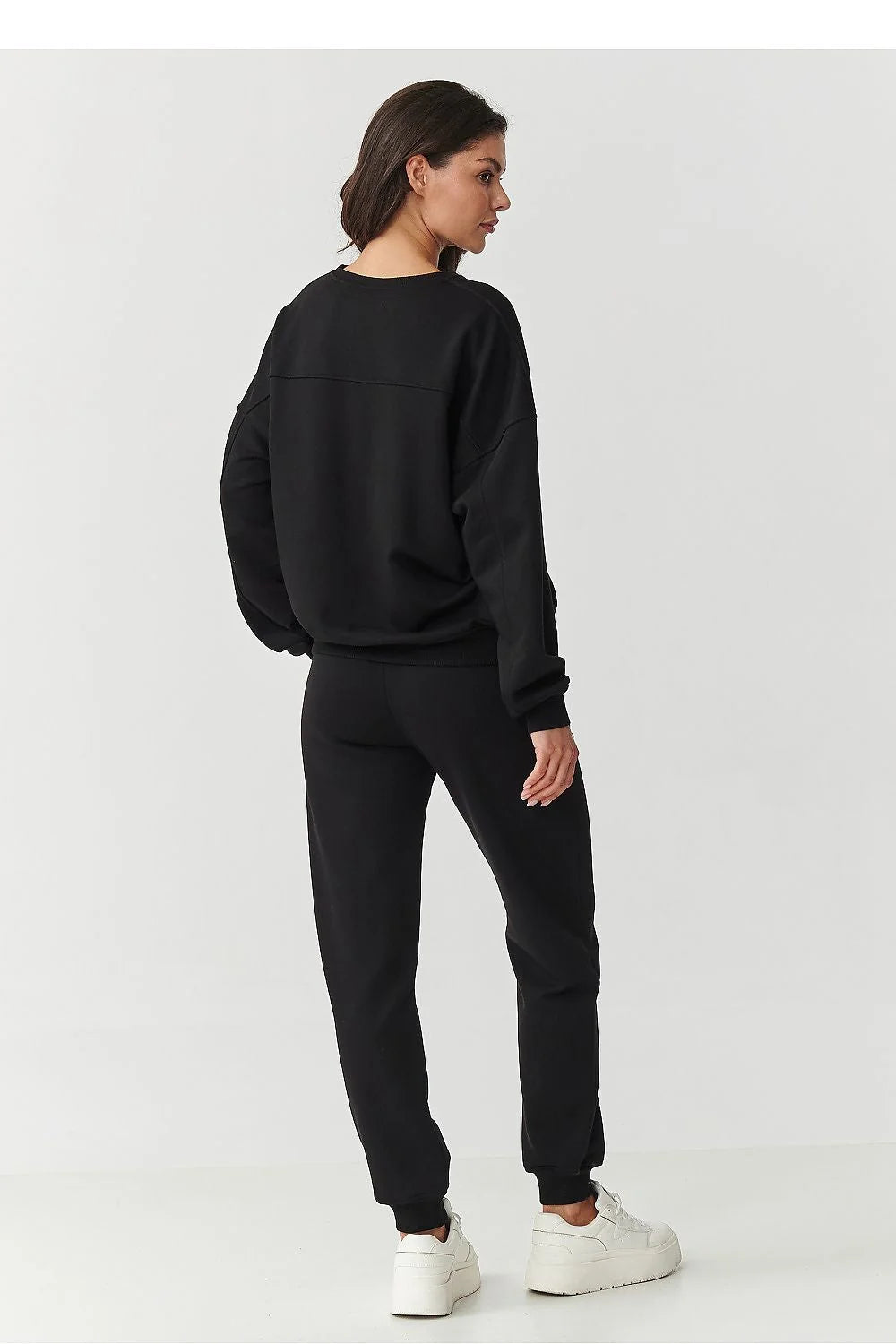 ensemble survêtement femme noir molleton épais oversize sweat col rond coupe ample brodé logo tonal poignets côtelés pantalon taille élastique