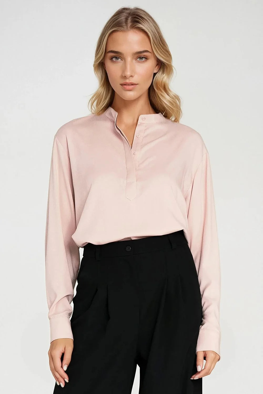chemisier femme oversize viscose légère satiné rose pâle col mao montant manches longues poignets boutonnés patte boutonnage partielle minimaliste élégant