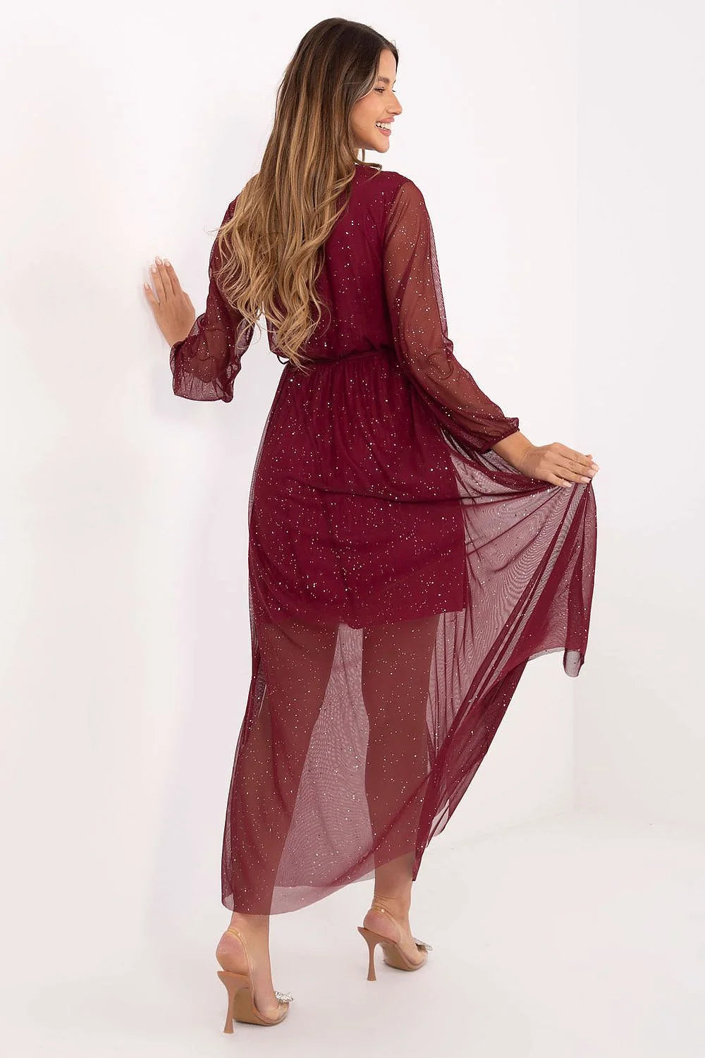 robe longue soirée bordeaux tulle pailletée doublure courte jupe semi transparente silhouette cintrée décolleté V manches bouffantes ceinture taille marquée