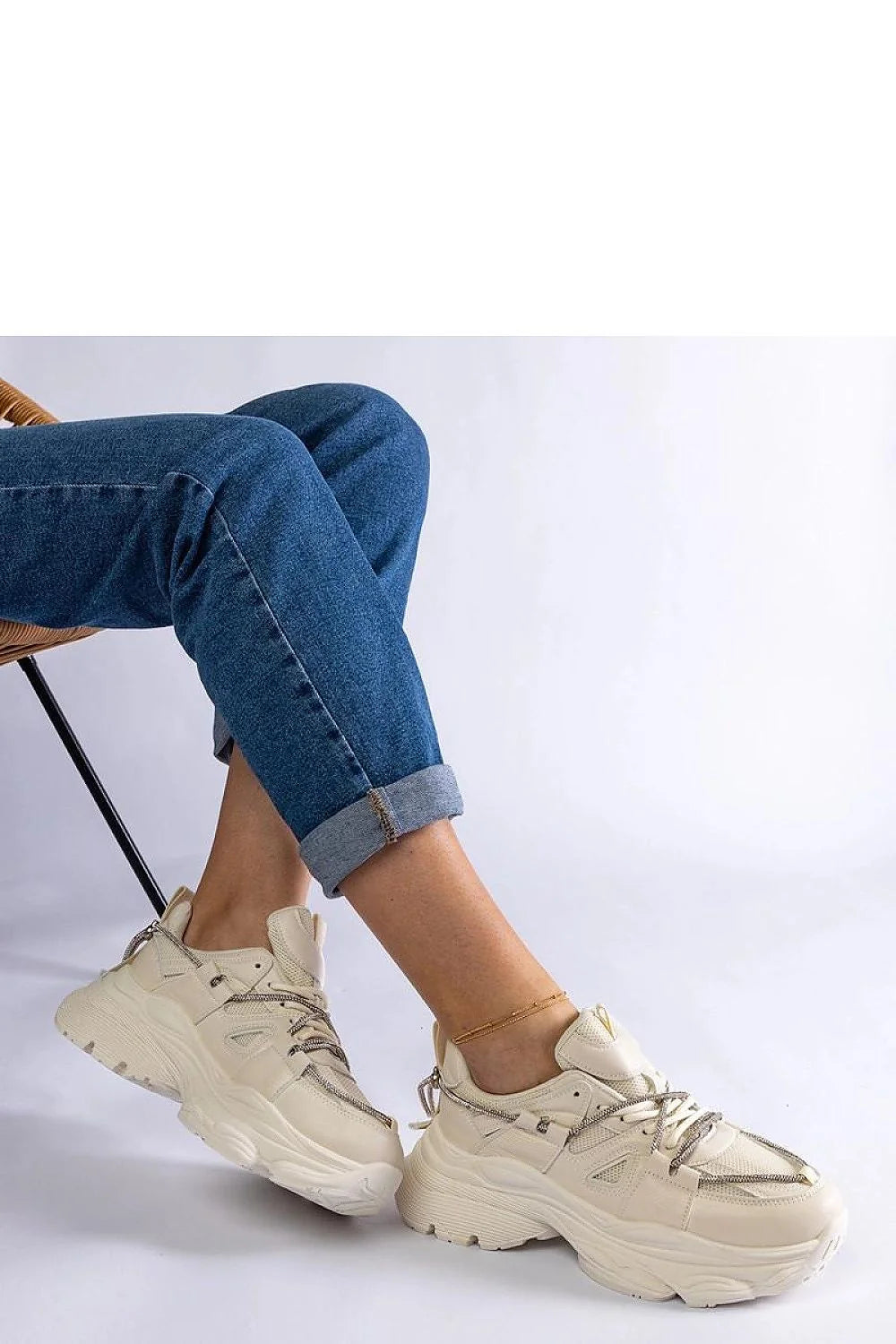Baskets Chunky pour Femme en Cuir Crème Confortables et Élégantes Sneakers Modernes Design Multipanel Lacets Réfléchissants Semelle épaisse Finitions Soignées