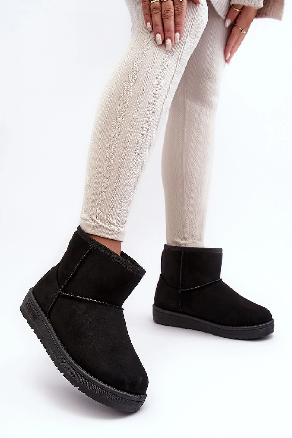 Bottes de neige pour femmes design moderne épuré style UGG cuir suédé noir confort plateforme 3cm