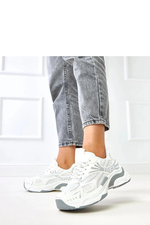 baskets chunky plateforme cinq centimètres blanches gris mesh respirant empiècements synthétiques semelle crantée amortie lacets blancs talon renforcé confort urbain