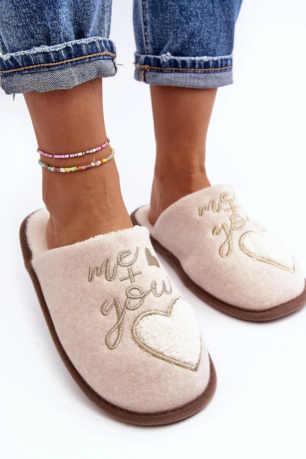 Pantoufles pour femmes en laine douce, style chic, semelle fourrure, confort intérieur, idéales pour l'hiver