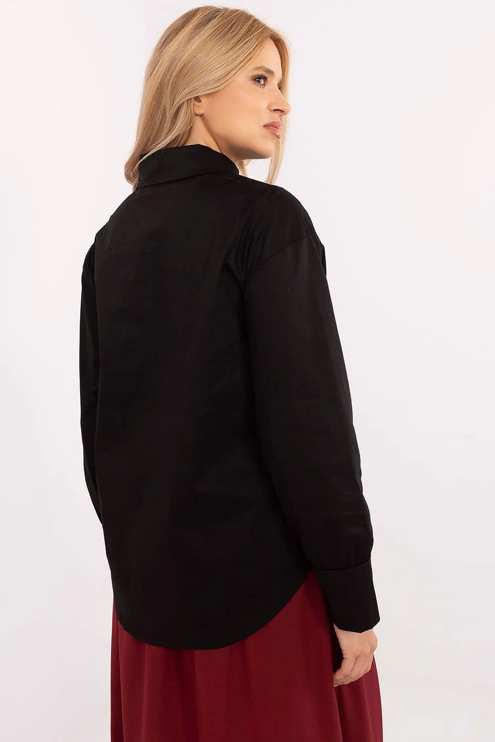 Chemise manche longue classique Italy Moda en coton noir, col rond, trois boutons, élégante pour occasion formelle ou travail
