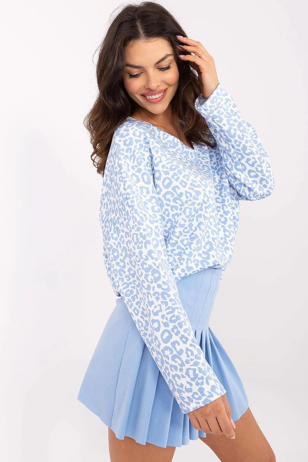 chemisier féminin léopard bleu clair blanc manches longues bouffantes col V coupe ample tissu fluide léger respirant doux élégant