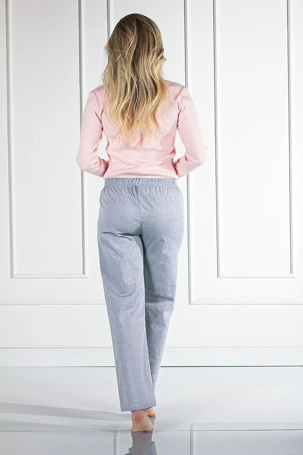 Pyjama Momenti Per Me deux pièces femme chemisier manches longues rose clair pantalon élastique taille nœud logo coton élasthanne