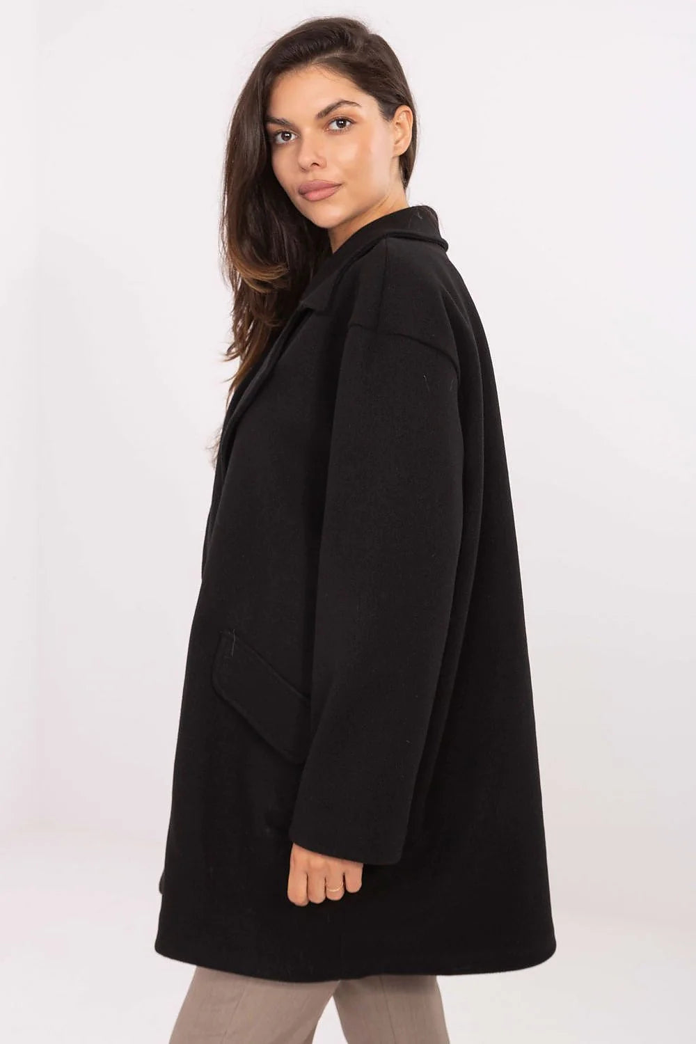 manteau femme oversize noir mi longue droit double boutonnage grands revers poches rabat manches longues laineux épais feutré