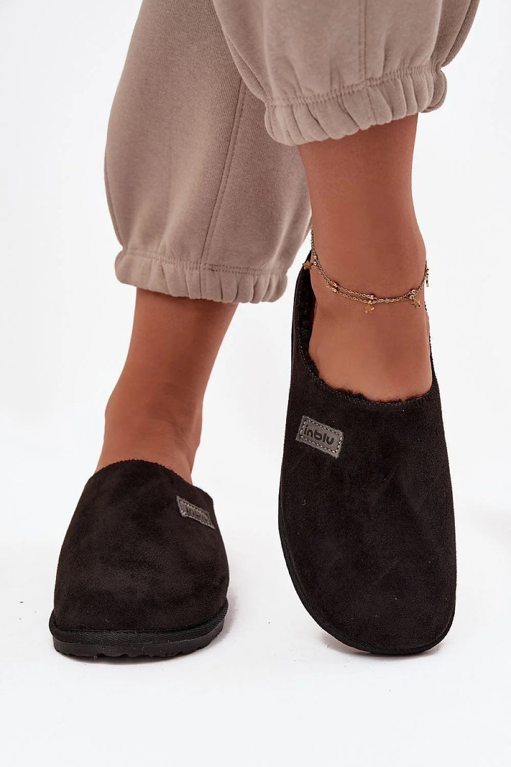 chaussons mules intérieur noir suédine douce doublure polaire fourrée semelle caoutchouc antidérapante bout rond confort chaleur léger souple inblu qualité