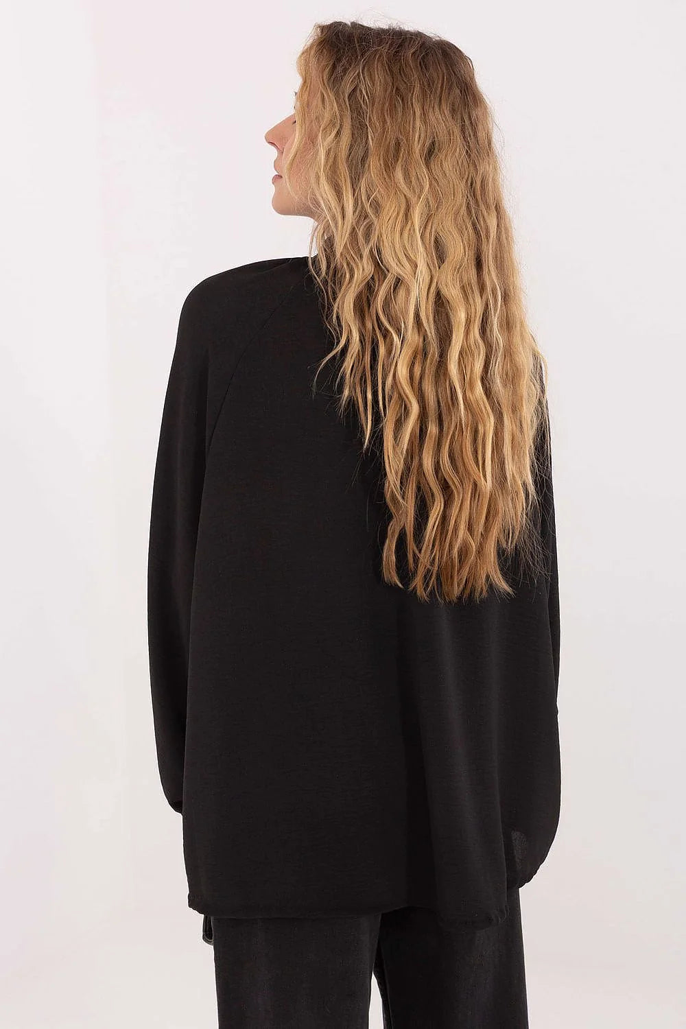 chemisier femme viscose fluide noir oversize manches ballon longues poignets resserrés col lavallière ajustable laçage broche dorée élégant