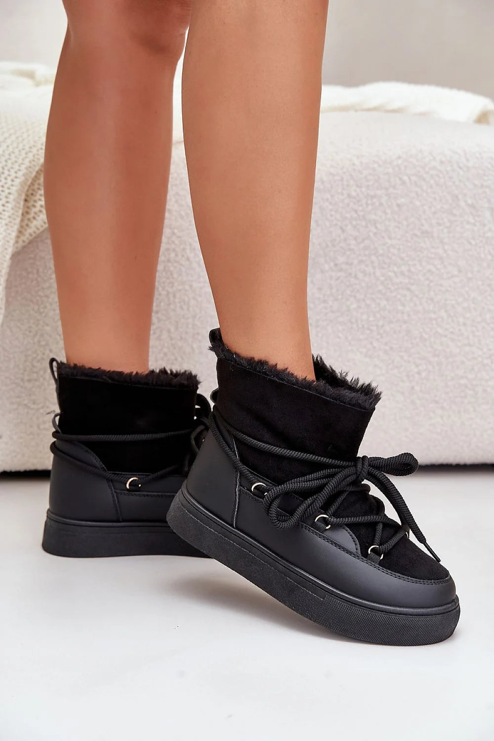 Bottes de neige Step in style pour femmes, mode hivernale, design décontracté, fourrure intérieure, semelle épaisse, confort maximal, couleur noire, tendance 2023