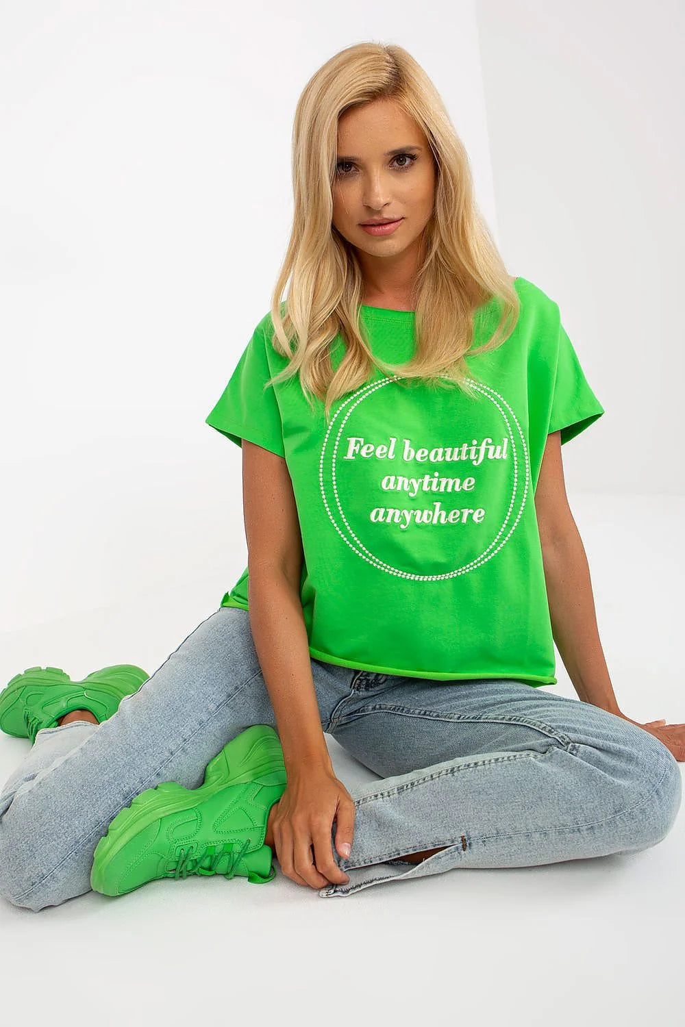 T-shirt femme moderne loose fit manches courtes graphique Feel beautiful anytime anywhere coton élasthanne rose vif look décontracté