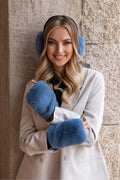 Tenue hiver élégante pour femme cache-oreilles mitaines fourrure bleu pastel manteau beige clair style moderne fonctionnel