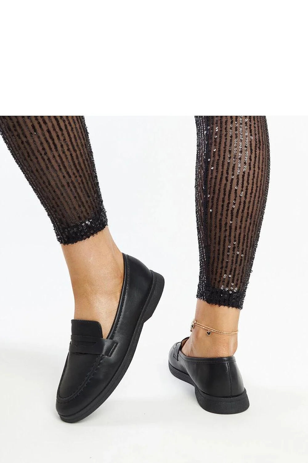 mocassins femme cuir noir élégant confortable classique bout amande semelle caoutchouc plat talon bas coutures apparentes empeigne patte enfiler polyvalent