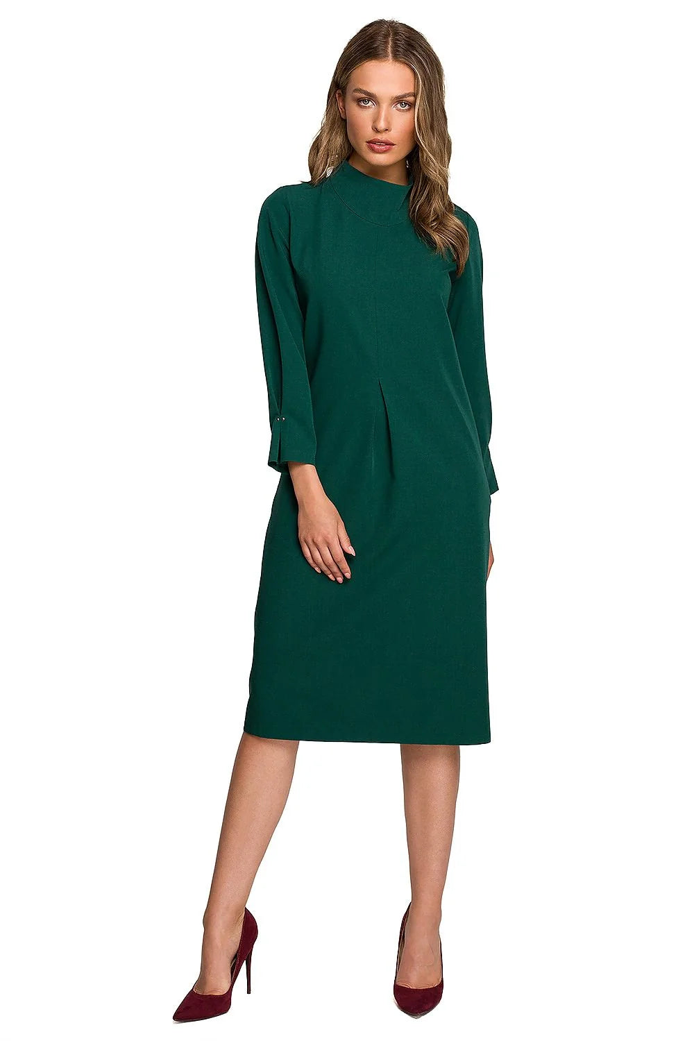 Robe de jour élégante en vert émeraude manches longues col montant plis devant coupe midi femme