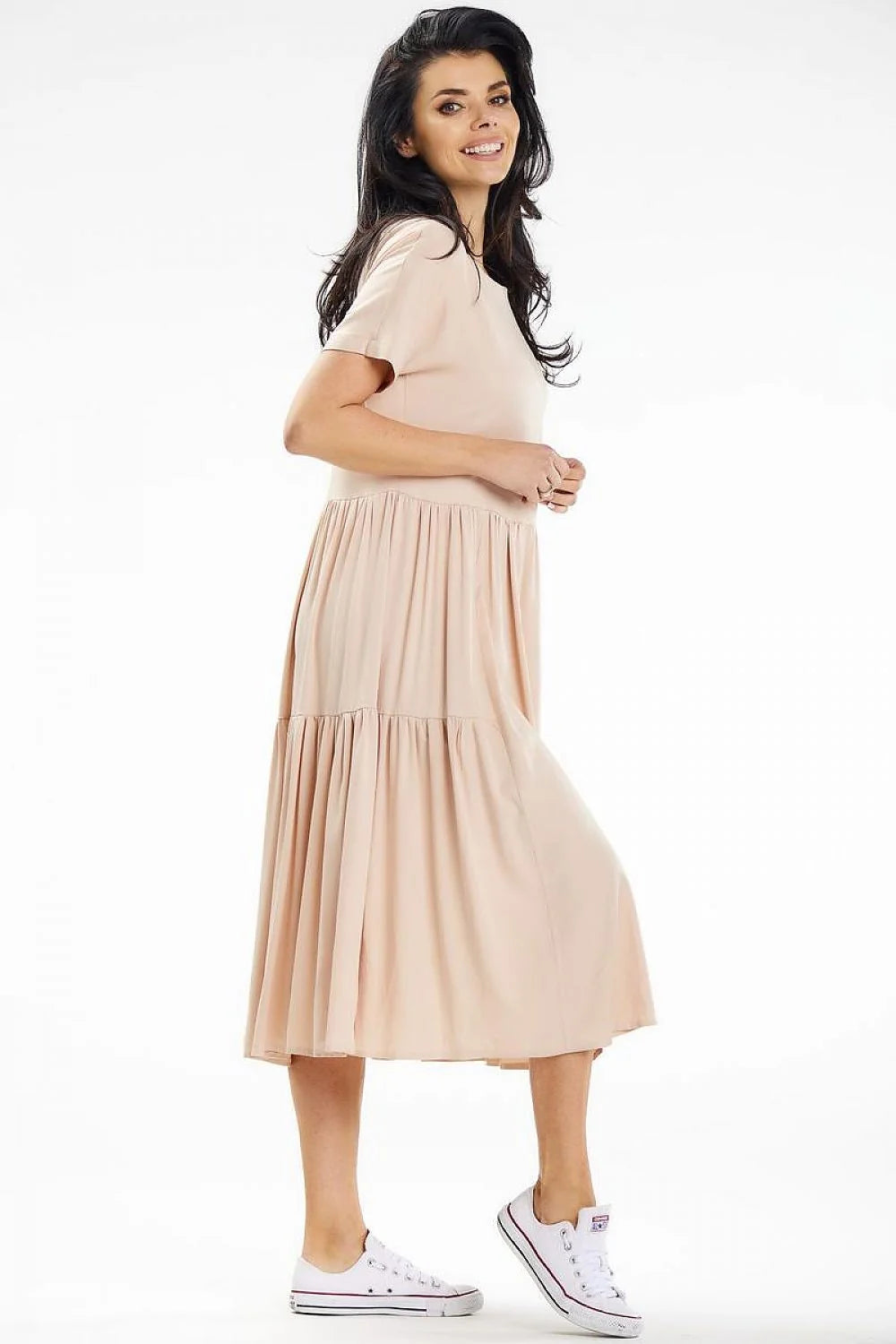 Robe de jour design fluide style casual-chic couleur beige clair femme manches courtes encolure bateau coupe ample taille haute summer dress