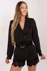 veste blazer croisé court tailleur short taille haute ceinturé anneau métal noir micropois blancs doublé dentelle festonnée poignets ourlets strass