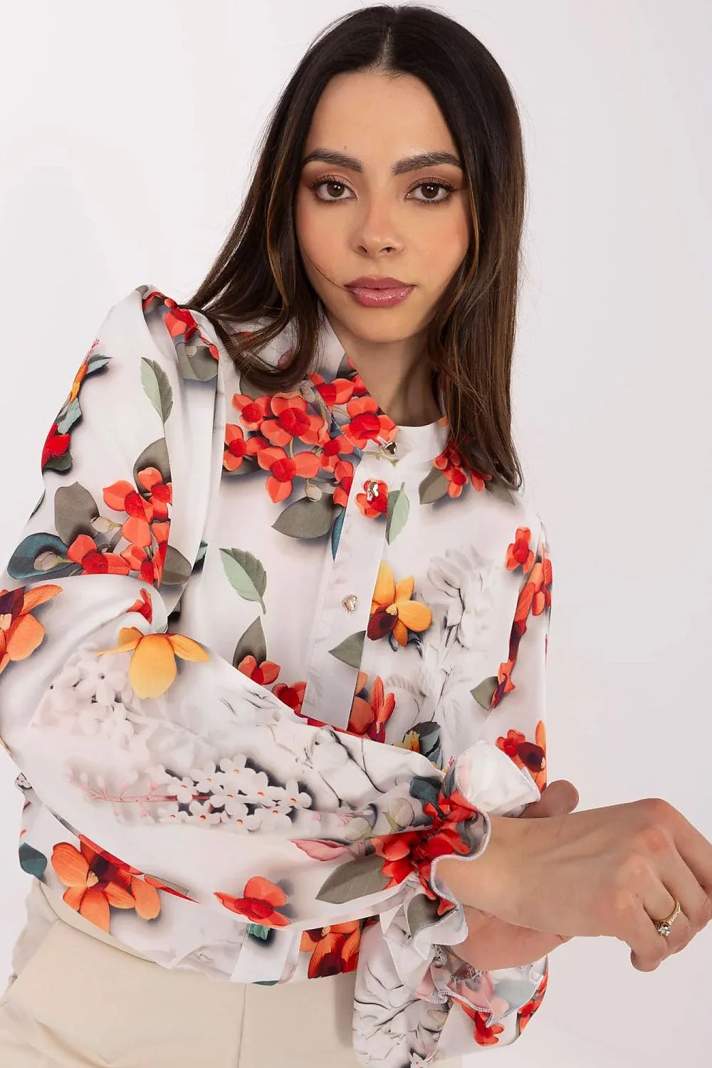 Chemise femme manches longues motif floral vibrant col montant tissu fluide coupe ample occasion spéciale travail