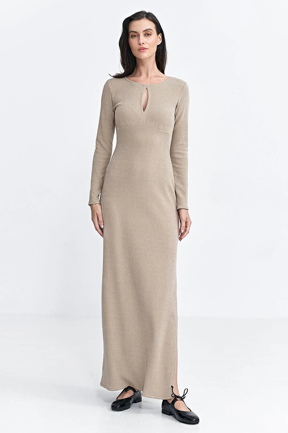 Robe de jour élégante longue manches longues en maille côtelée beige ajustée fente latérale femme
