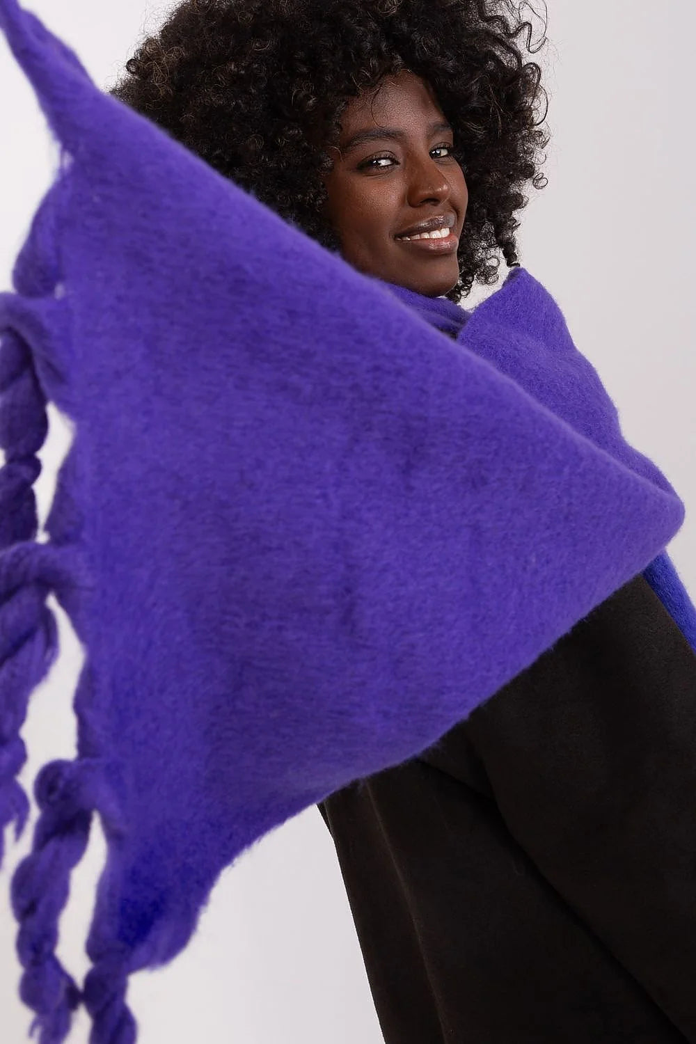 Écharpe longue en laine bleu vif avec franges torsadées pour femme, style décontracté et élégant, idéale pour l'automne/hiver