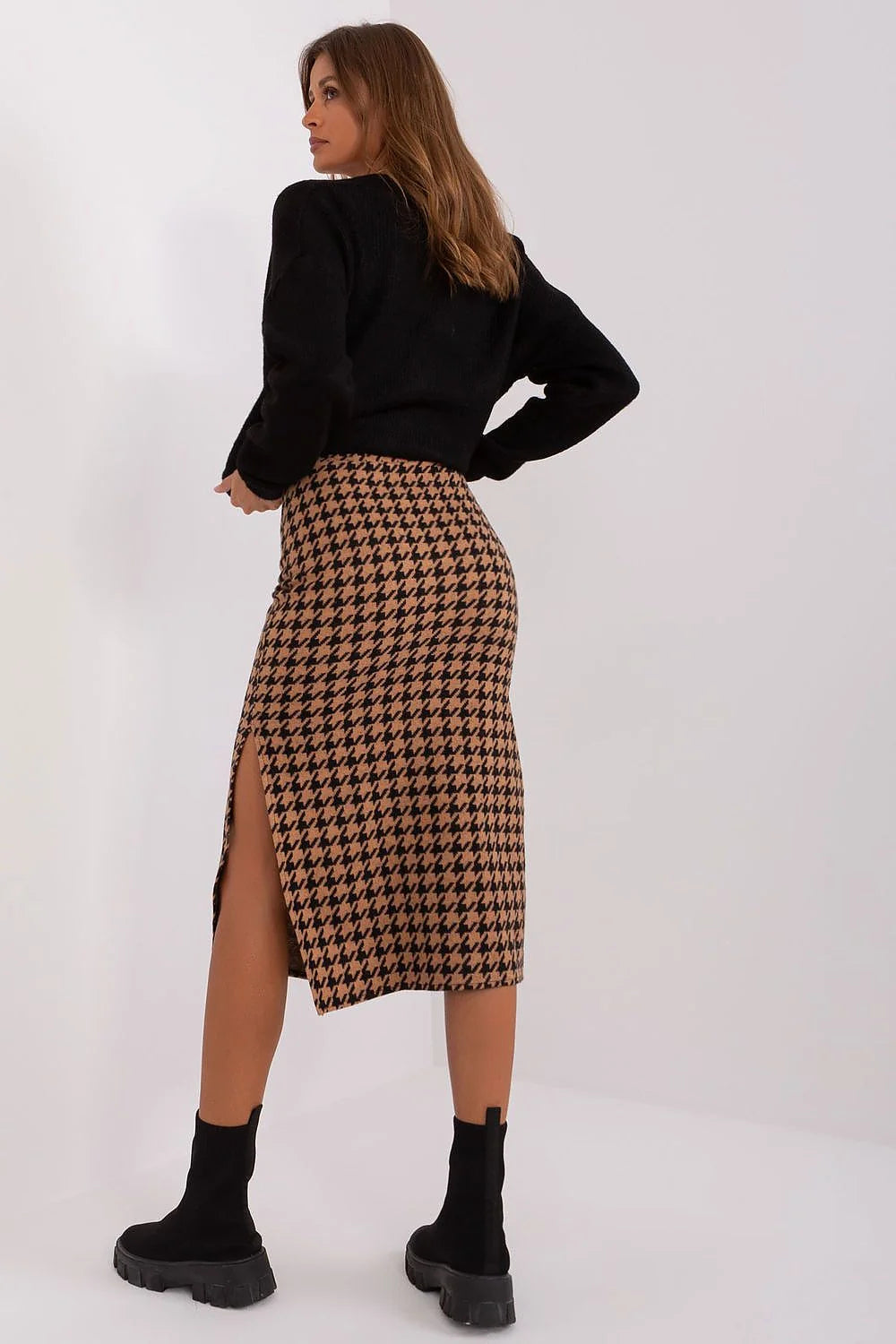 jupe midi crayon ajustee taillehaute pieddepoule jacquard maille coton elasthanne fente laterale noir camel retrochic elegante