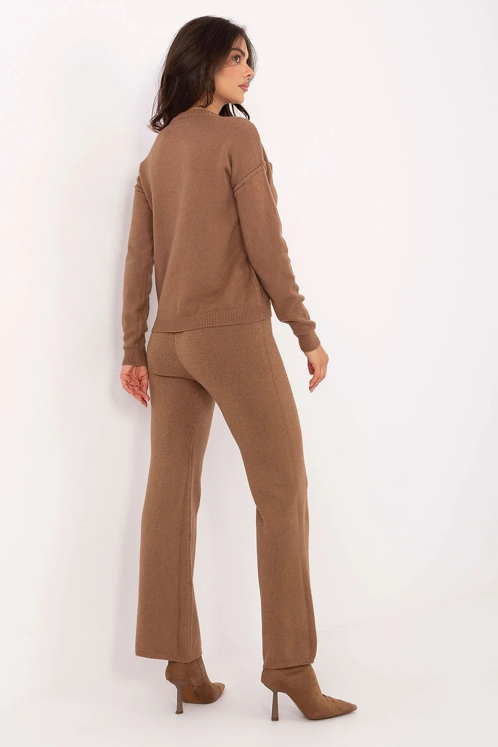 ensemble loungewear femme maille camel pull oversize col rond épaules tombantes manches longues pantalon taille haute flare confortable