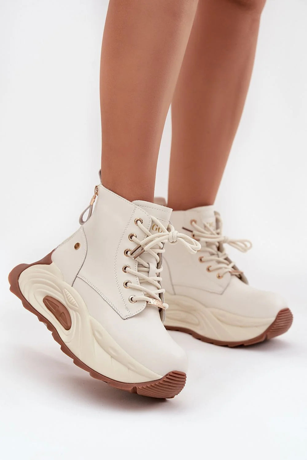 GOE bottines montantes femme cuir naturel beige crème lacets œillets dorés zip arrière plateforme compensée sculptée semelle gomme brun