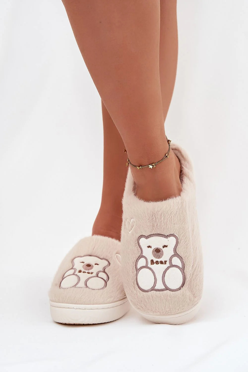 chaussons femme peluche synthétique beige fourrure mules enfilables talon fermé semelle plateforme blanche antidérapante brodée ourson coeur cosy confortable