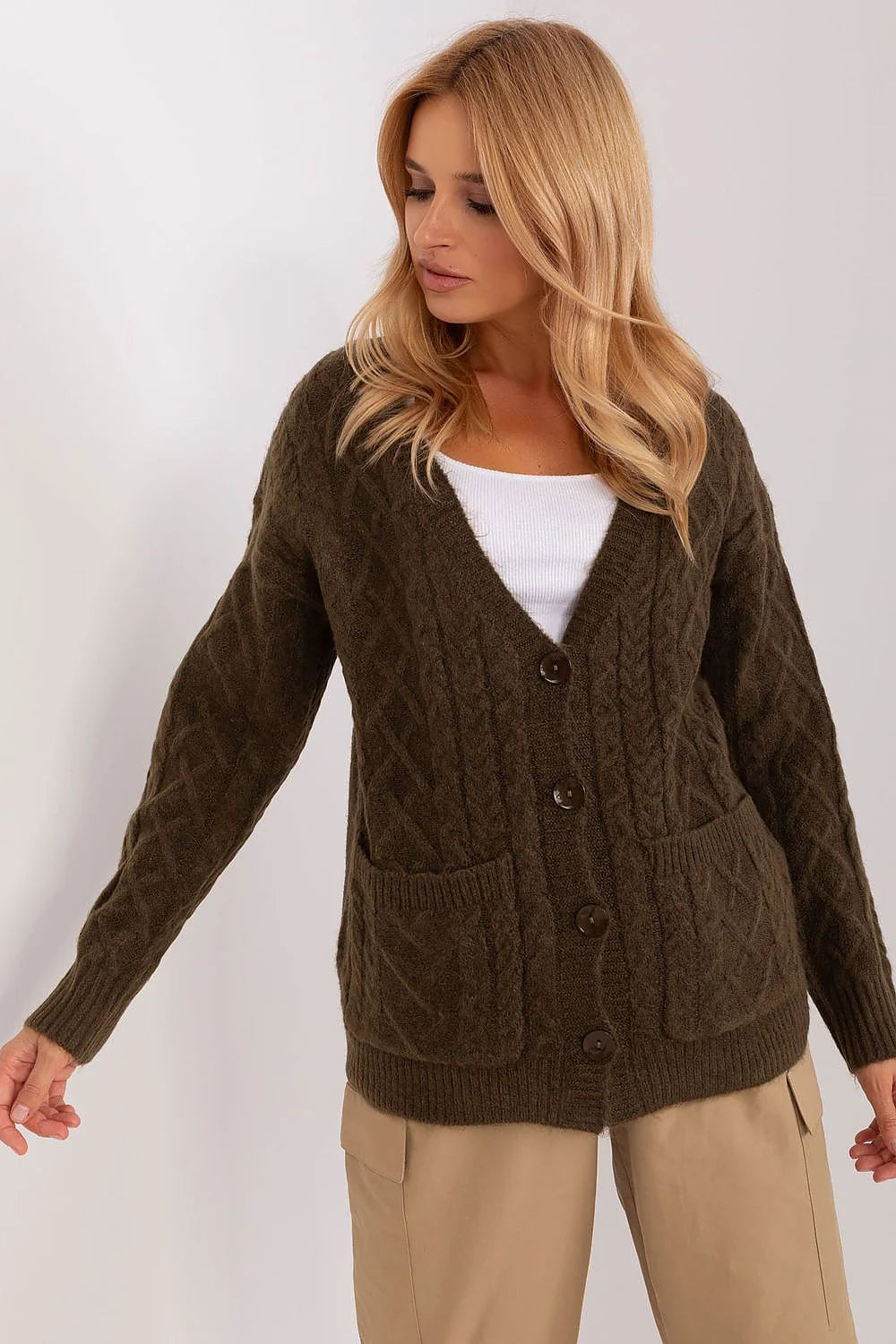 Cardigan femme maille épaisse texture laine brun kaki torsades encolure V boutons poches côtelés longues manches casual hiver