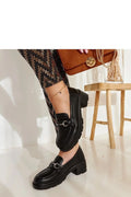 Mocassins pour femme élégants en éco-cuir noir, design moderne, talon moyen, bride décorative, semelle en caoutchouc, confort et durabilité, mode intemporelle