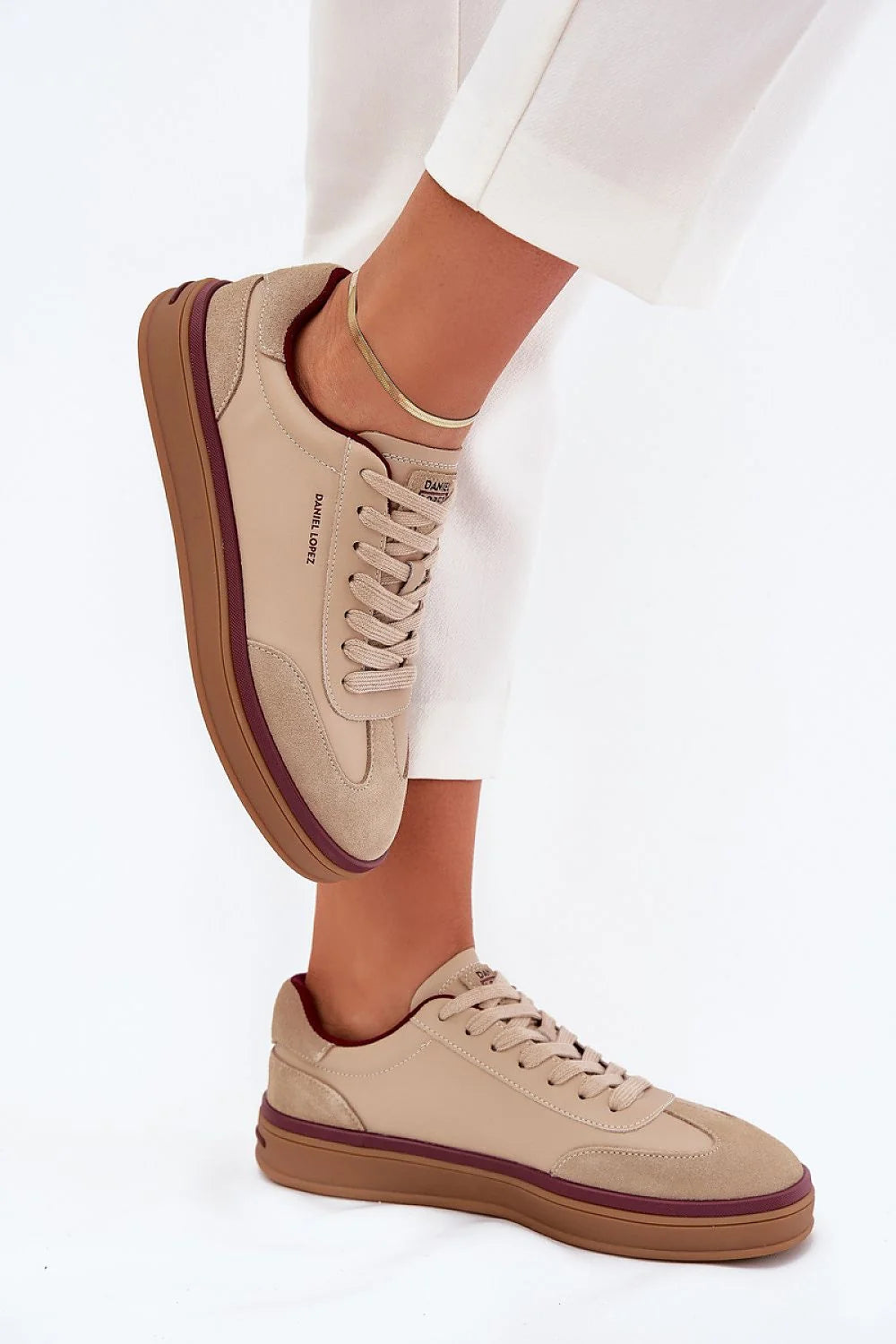 Chaussures de sport féminines en cuir et daim style casual chic couleur beige bordeaux confort maximal design moderne