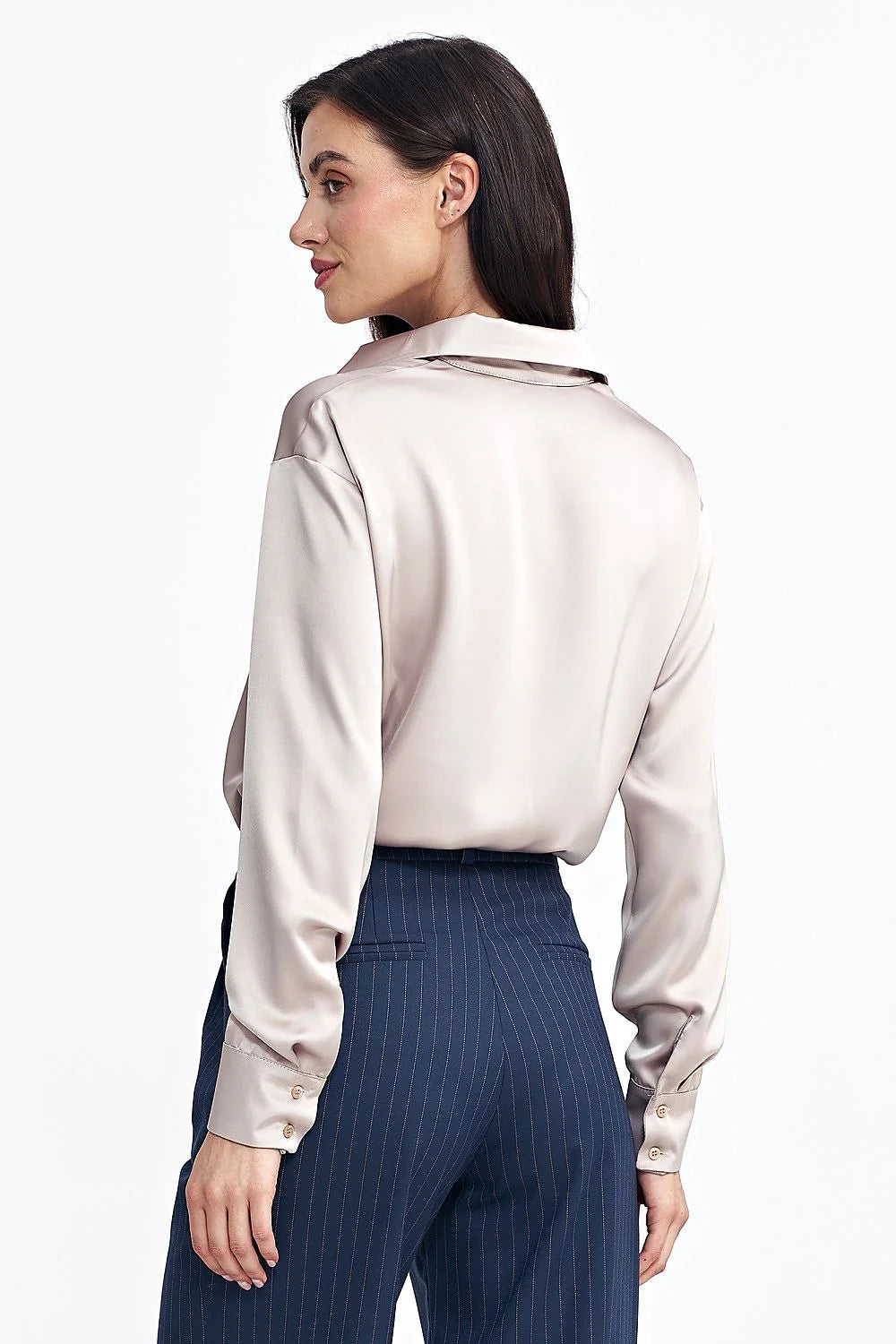 Tenue élégante deux pièces chemise satinée pantalon tailleur occasionnels femme