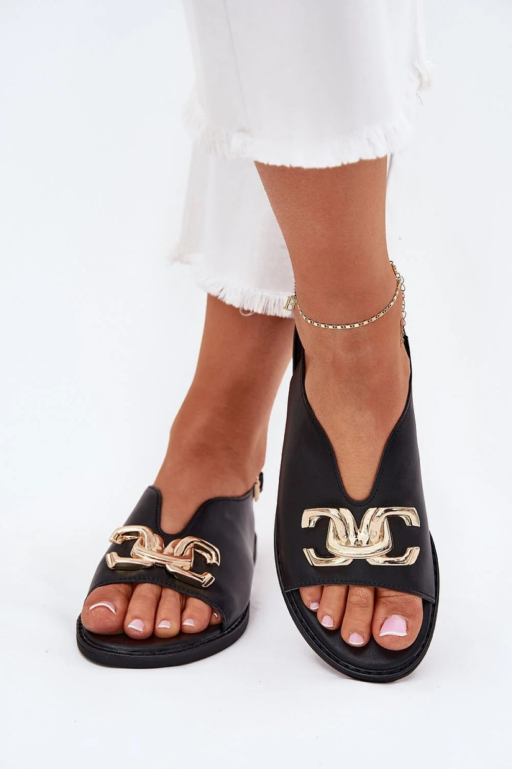 Sandales pour femmes en simili cuir, style moderne, détails dorés, ajustables, confortables, talon plat, été, mode