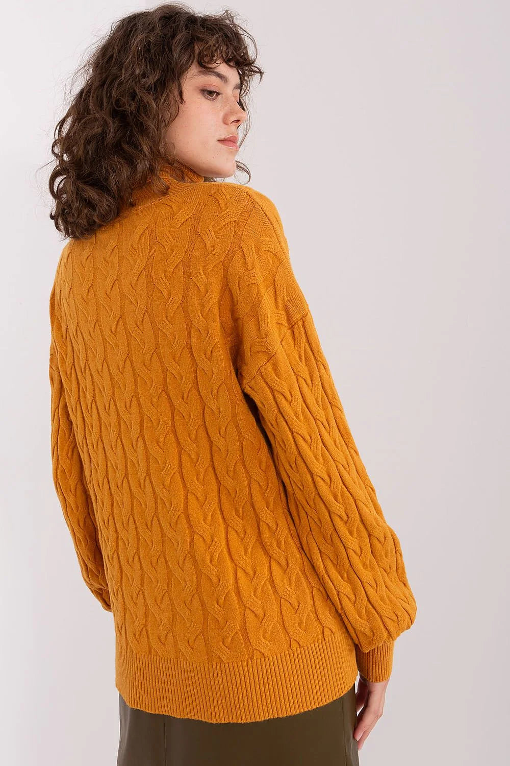 Pull femme col montant tissu écossais motif torsadé manches longues couleur moutarde été hiver mode intemporelle