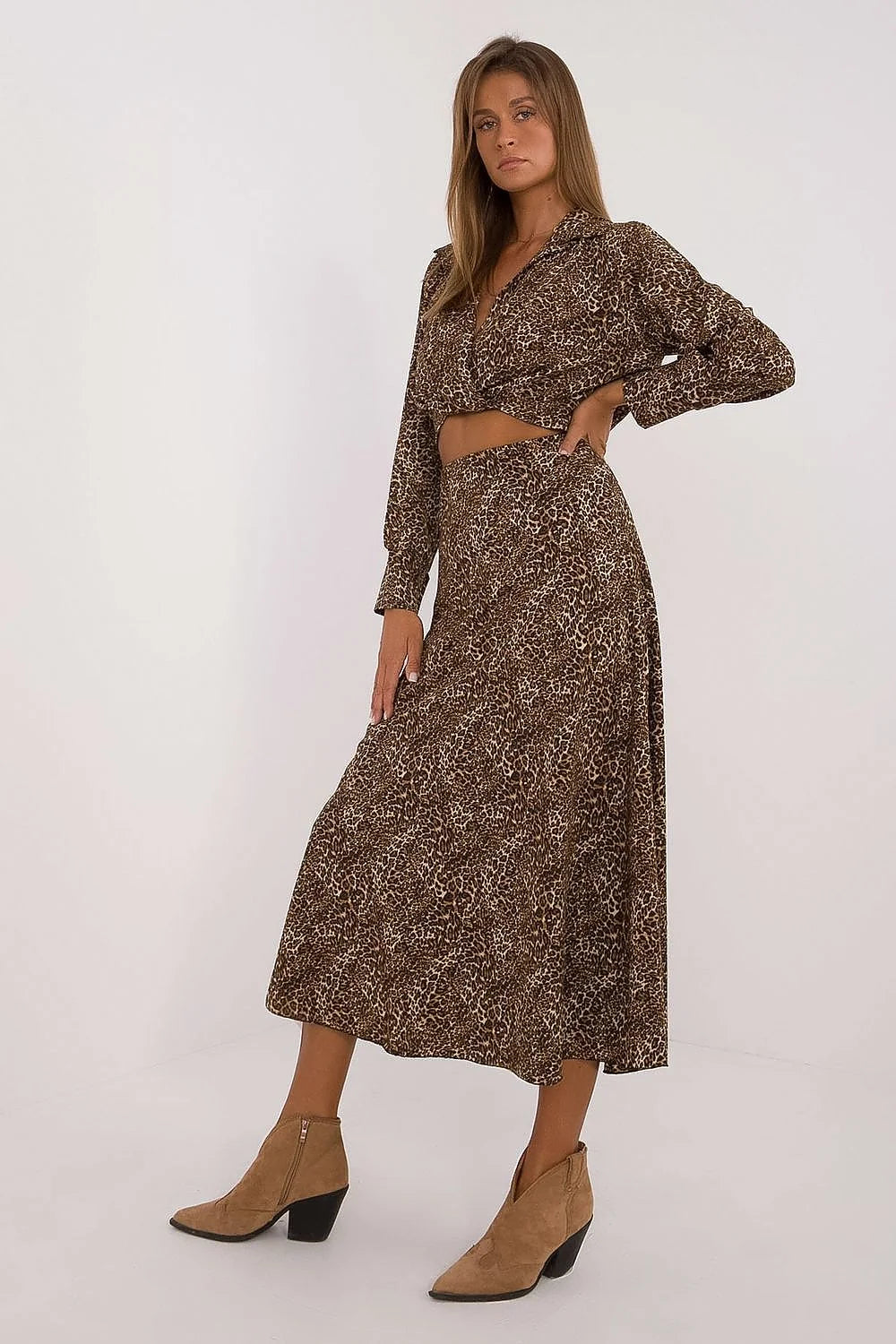 Ensemble féminin Italy Moda motif animalier haut à manches longues jupe longue coupe moderne coloris bruns beige noir matériaux confortables occasions quotidiennes style élégant mode intemporelle