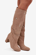 bottes hautes femme suédine écologique taupe talon bloc huit centimètres bout arrondi fourrure intérieure chaude clous métalliques argentés