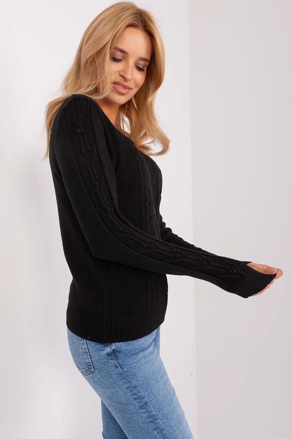 Pull pour femme élégant en maille motif torsadé manches longues col V noir ajusté coupe slim