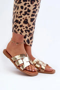 sandales métalliques dorées femmes mules similicuir brides larges entrelacées bout ouvert semelle camel plate légèrement rembourrée confortables élégantes