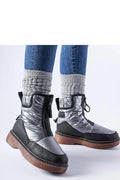 Bottes de neige modernes pour femmes en textile argenté et cuir noir mat, fermeture éclair latérale, semelle compensée en gomme brune, design urbain élégant