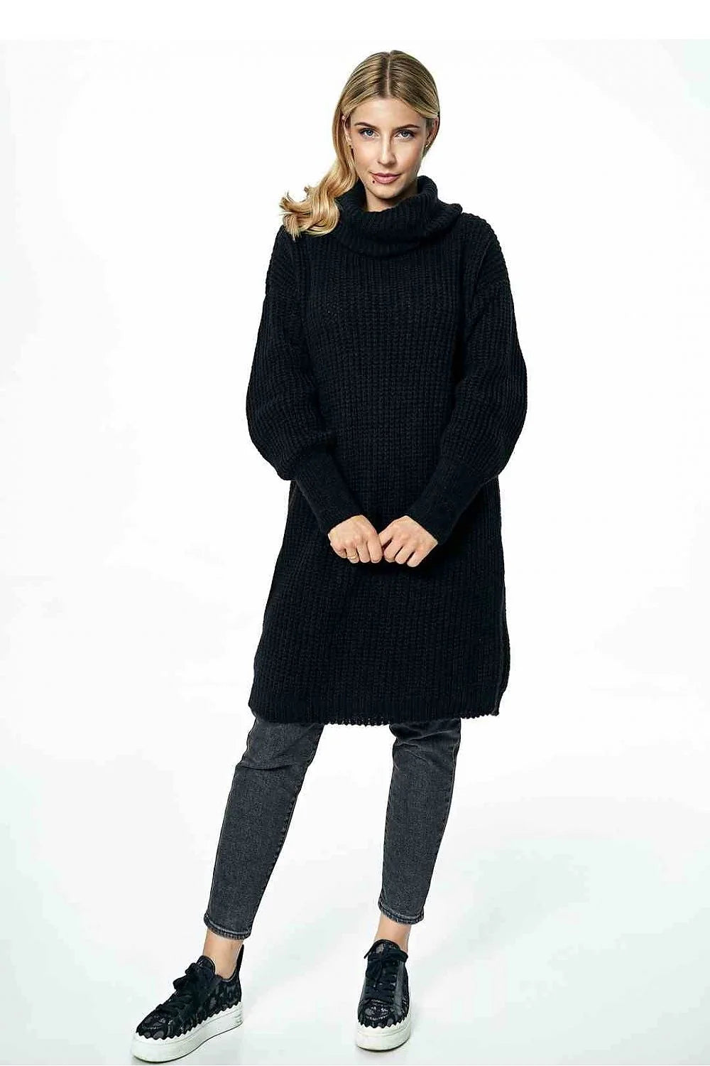 Pull long pour femme en mélange de laine, style moderne, col roulé épais, manches longues, texture maille large, couleur blanc cassé, coupe ample, finitions côtelées, idéal pour les saisons froides