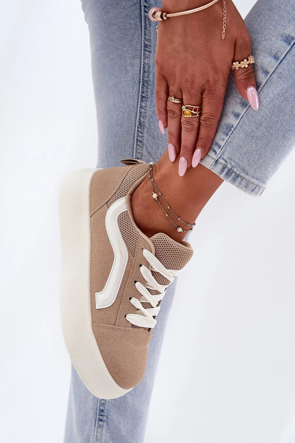 Chaussures de sport pour femmes modernes en suédine écologique beige taupe style urbain confort plateforme amorti