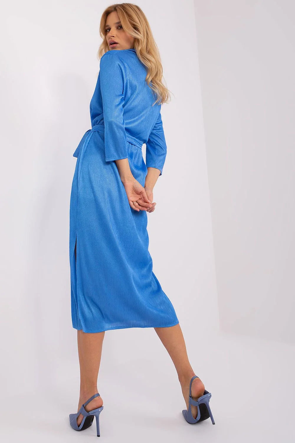 Robe de jour Lakerta mi-longue manches 3/4 col V ceinture fente latérale tissu côtelé bleu vif femme