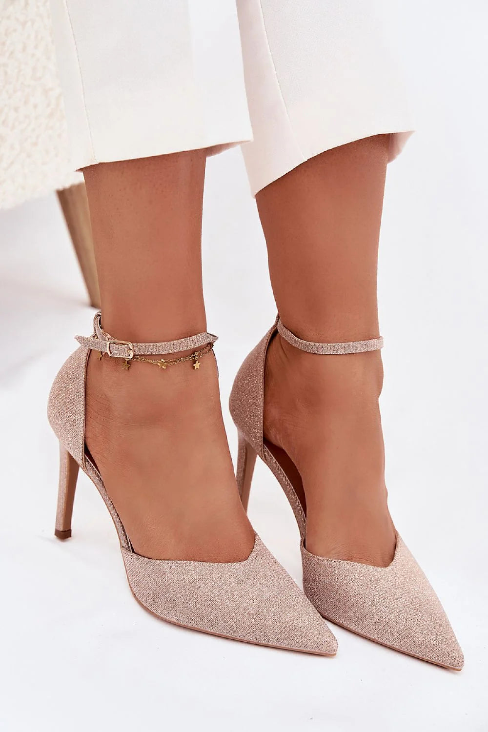 escarpins femme brillants rosés nude métallisés pailletés Orsay pointus talons aiguilles fins réglables brides boucles chevilles élégants soirées mariages glamour